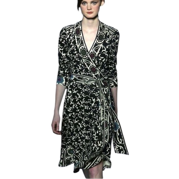 Diane Von Furstenberg Dresses & Skirts - Vintage Diane Von Furstenberg 100% Silk Black Print Wrap Dress Size 4
